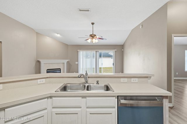 1109 SEATTLE SLEW Lane, Jacksonville, FL 32218