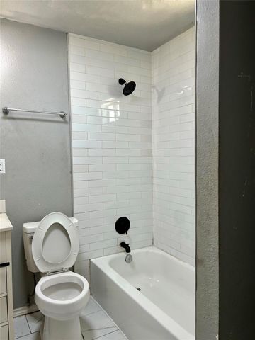 605 E Hunnicutt Street C, Baytown, TX 77520