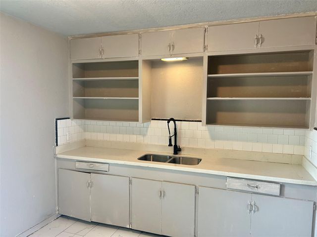 605 E Hunnicutt Street C, Baytown, TX 77520