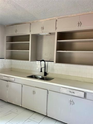 605 E Hunnicutt Street C, Baytown, TX 77520