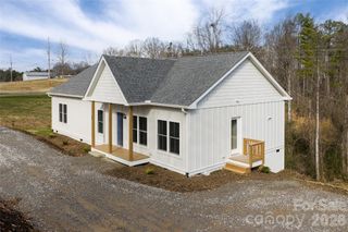 93 Locust Grove Road, Weaverville, NC 28787