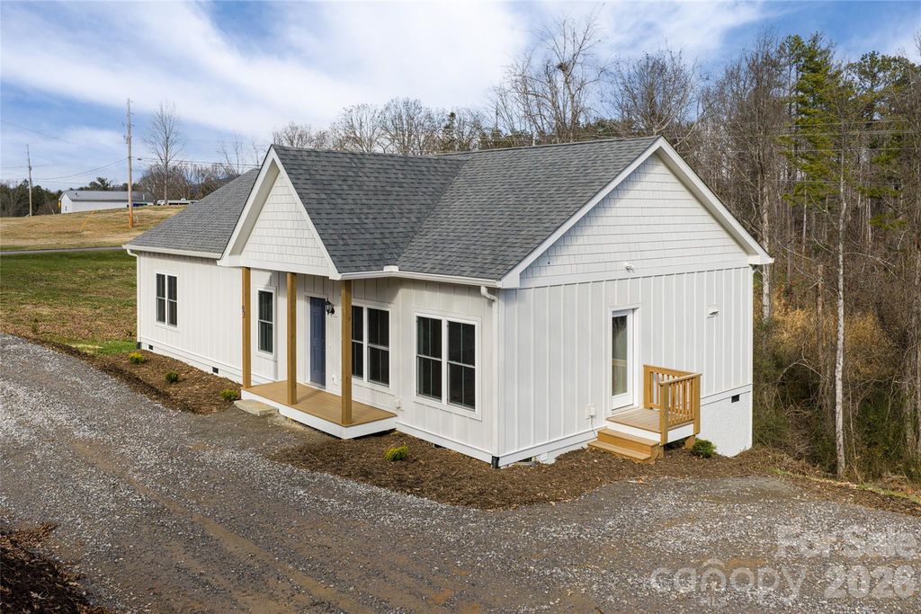 93 Locust Grove Road, Weaverville, NC 28787