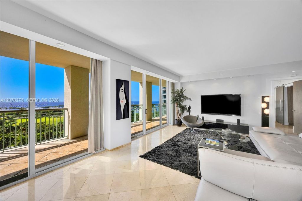 3400 SW 27th Avenue 902, Miami, FL 33133