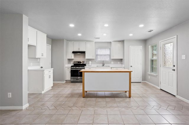 4806 Quiet Canyon Drive, Friendswood, TX 77546
