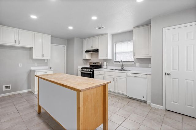 4806 Quiet Canyon Drive, Friendswood, TX 77546