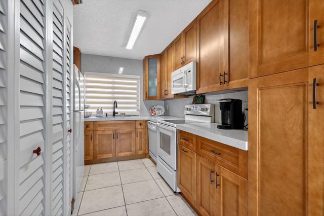 6171 NW 170th Lane, Hialeah, FL 33015