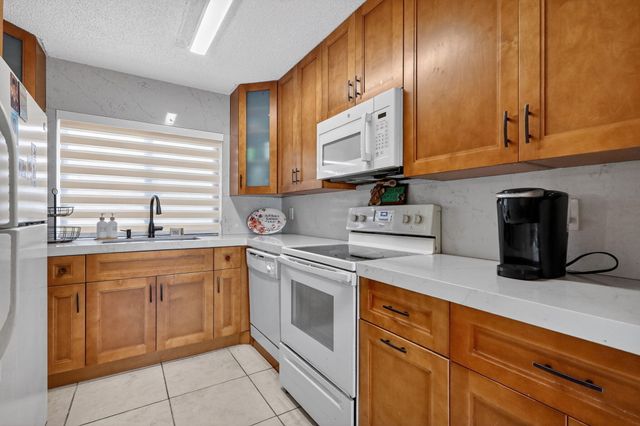 6171 NW 170th Lane, Hialeah, FL 33015