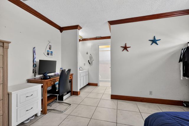 6171 NW 170th Lane, Hialeah, FL 33015