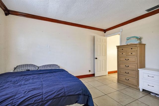 6171 NW 170th Lane, Hialeah, FL 33015