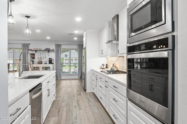 208 Boxwood Circle, Brandon, MS 39047