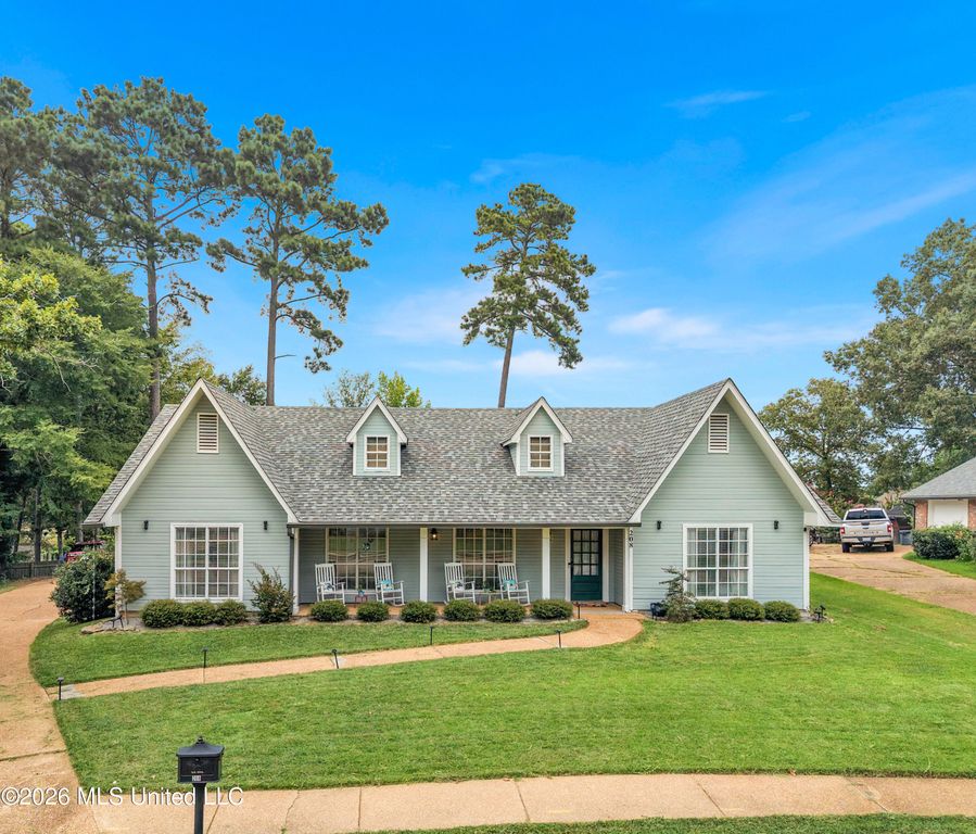 208 Boxwood Circle, Brandon, MS 39047