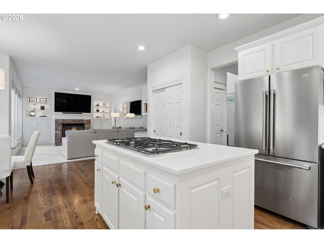 3722 Nw LORIANN Dr, Portland, OR 97229