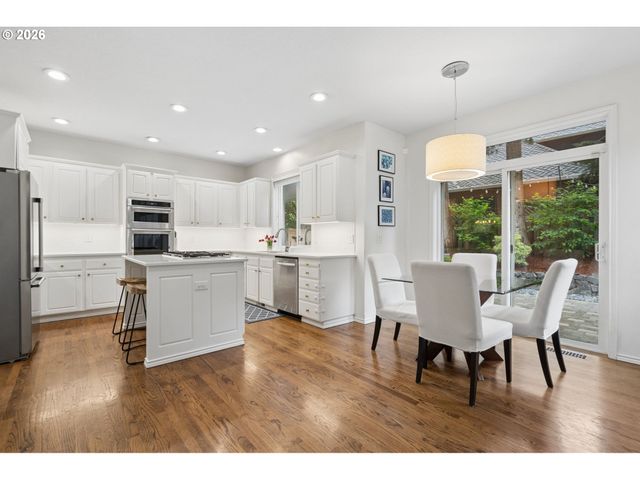 3722 Nw LORIANN Dr, Portland, OR 97229