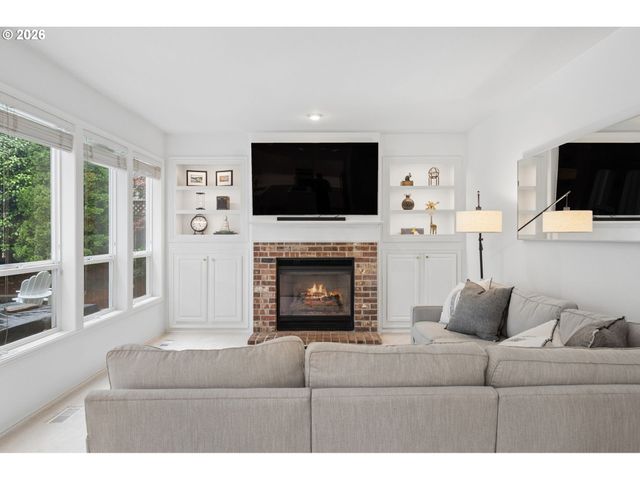 3722 Nw LORIANN Dr, Portland, OR 97229