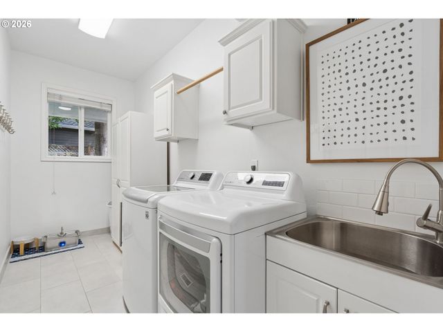 3722 Nw LORIANN Dr, Portland, OR 97229