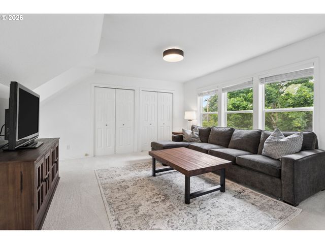 3722 Nw LORIANN Dr, Portland, OR 97229
