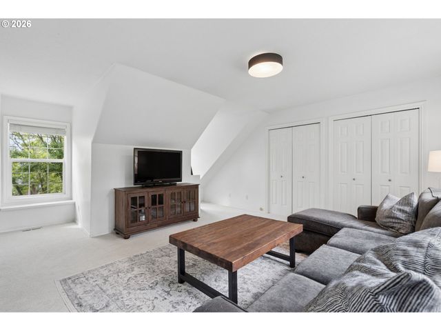 3722 Nw LORIANN Dr, Portland, OR 97229