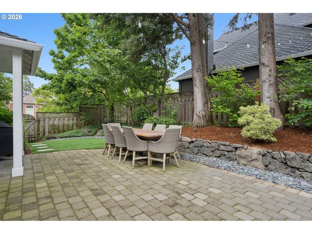 3722 Nw LORIANN Dr, Portland, OR 97229