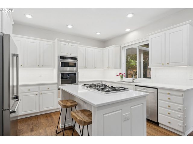 3722 Nw LORIANN Dr, Portland, OR 97229