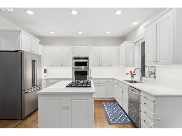 3722 Nw LORIANN Dr, Portland, OR 97229