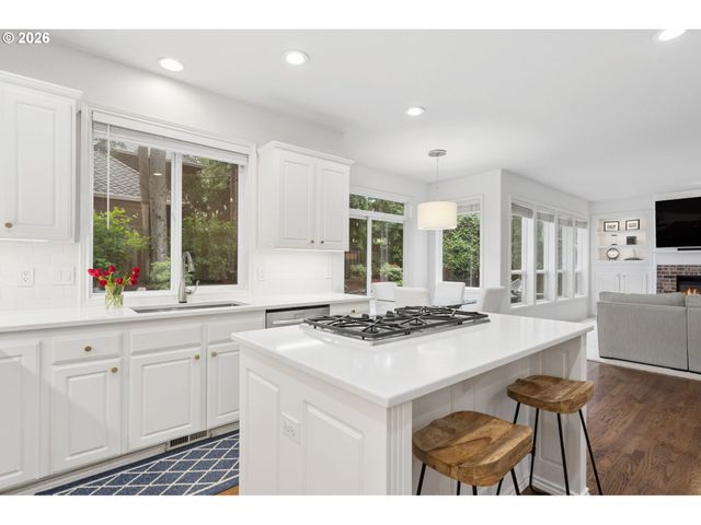 3722 Nw LORIANN Dr, Portland, OR 97229