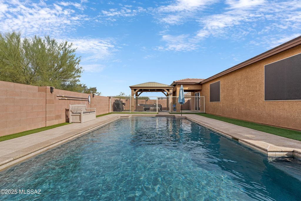 852 W Placita Pozanco, Green Valley, AZ 85614