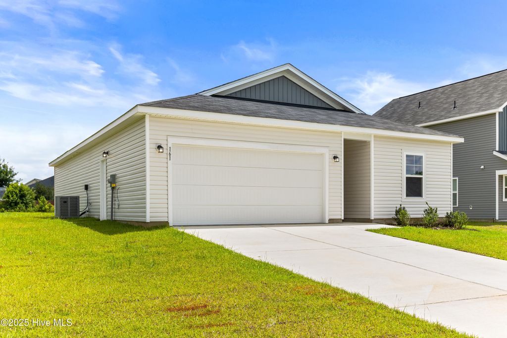 609 S Squires Run Lane, Richlands, NC 28574