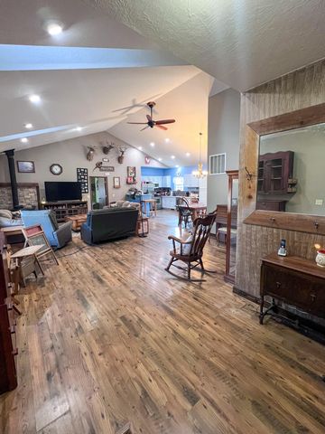 24723 County Road 211, Flemington, MO 65650