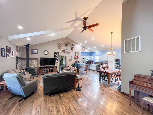 24723 County Road 211, Flemington, MO 65650