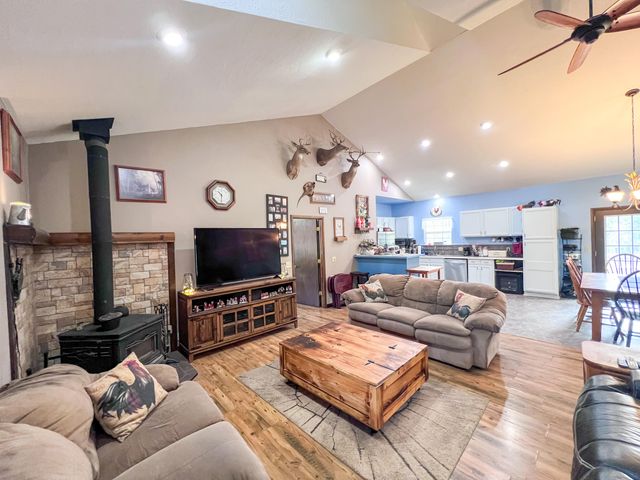 24723 County Road 211, Flemington, MO 65650