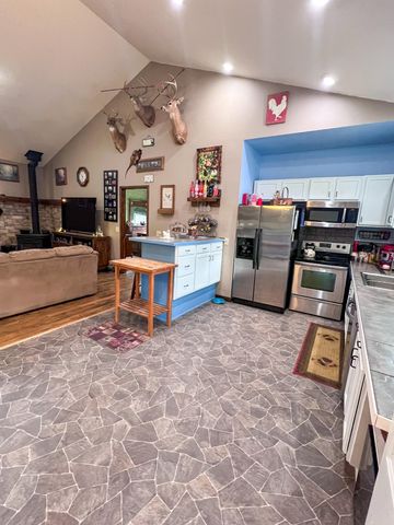 24723 County Road 211, Flemington, MO 65650