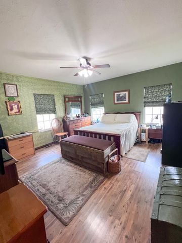 24723 County Road 211, Flemington, MO 65650