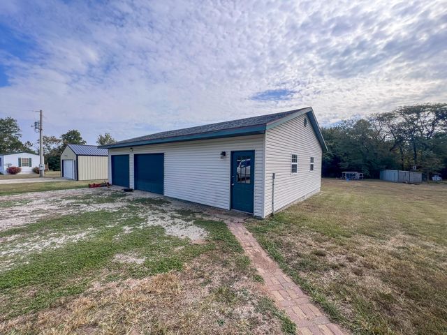 24723 County Road 211, Flemington, MO 65650