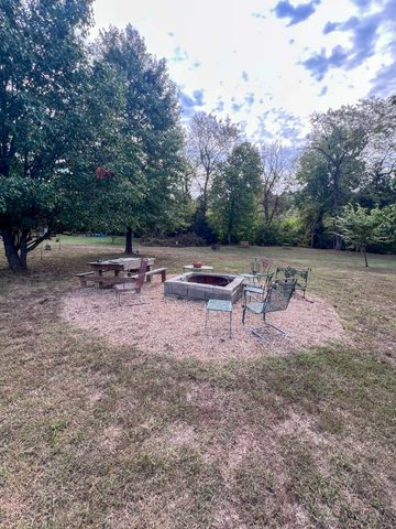 24723 County Road 211, Flemington, MO 65650