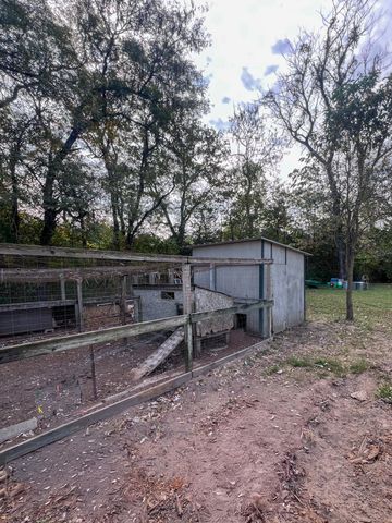 24723 County Road 211, Flemington, MO 65650