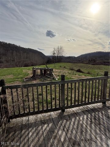104 Arvilla Road, Friendly, WV 26170