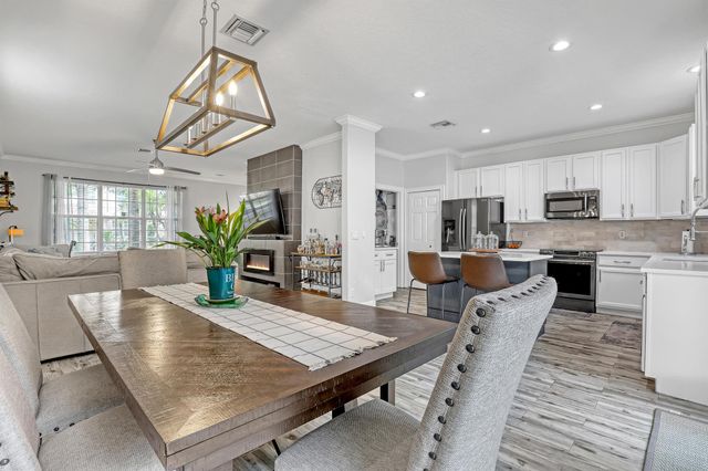 8066 Murano Circle, Palm Beach Gardens, FL 33418