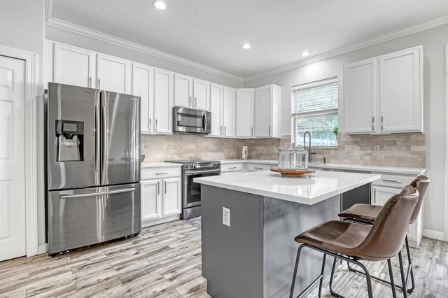 8066 Murano Circle, Palm Beach Gardens, FL 33418