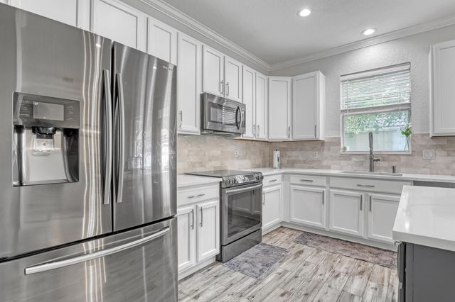 8066 Murano Circle, Palm Beach Gardens, FL 33418