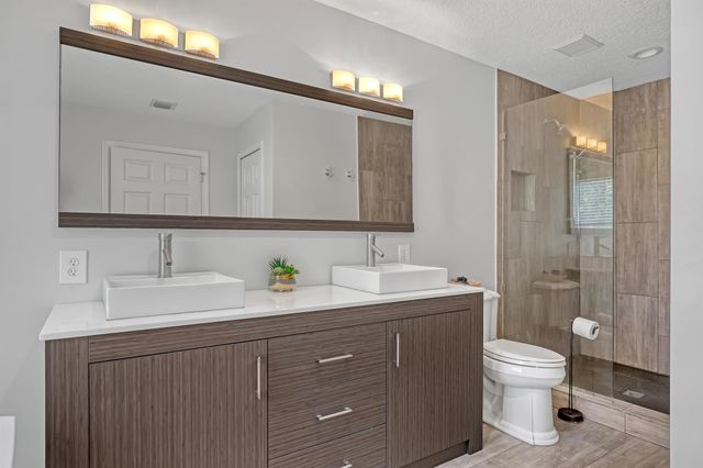 8066 Murano Circle, Palm Beach Gardens, FL 33418