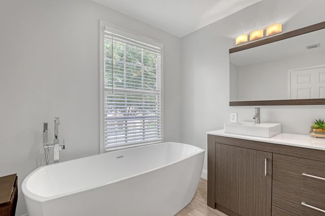 8066 Murano Circle, Palm Beach Gardens, FL 33418