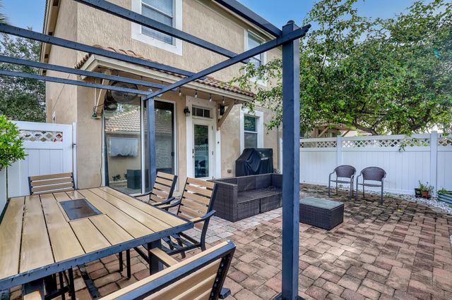 8066 Murano Circle, Palm Beach Gardens, FL 33418