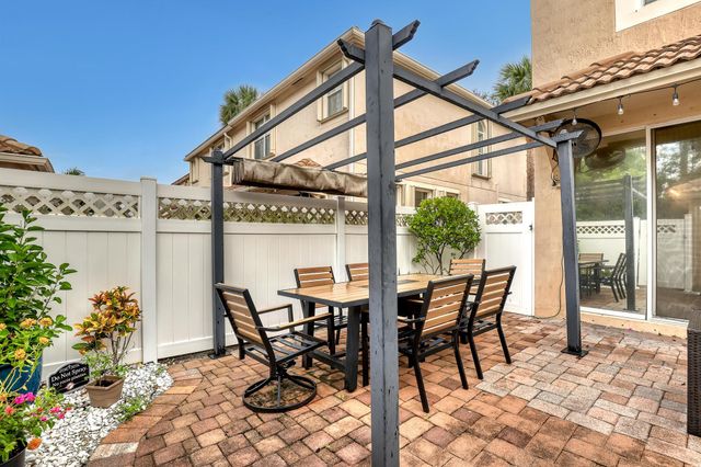 8066 Murano Circle, Palm Beach Gardens, FL 33418