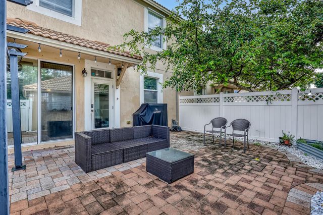 8066 Murano Circle, Palm Beach Gardens, FL 33418