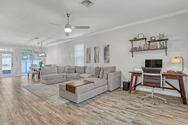 8066 Murano Circle, Palm Beach Gardens, FL 33418