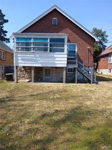 8554 Drury Lane, St Louis, MO 63147