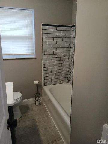 8554 Drury Lane, St Louis, MO 63147