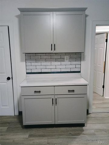 8554 Drury Lane, St Louis, MO 63147