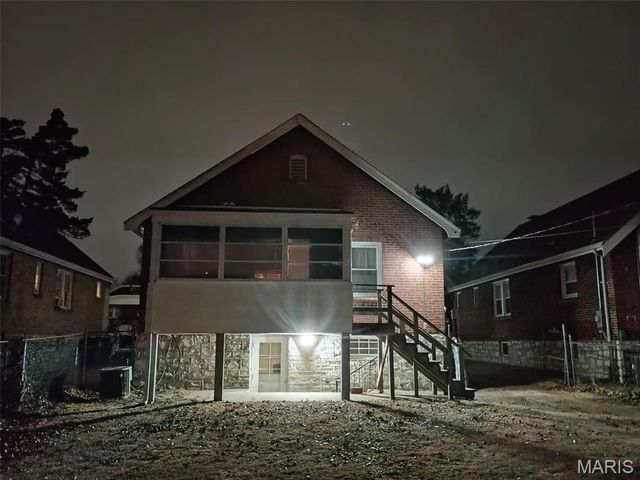 8554 Drury Lane, St Louis, MO 63147