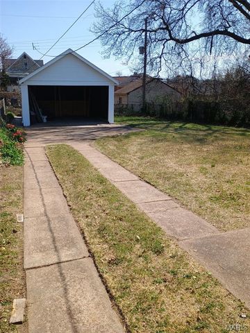 8554 Drury Lane, St Louis, MO 63147